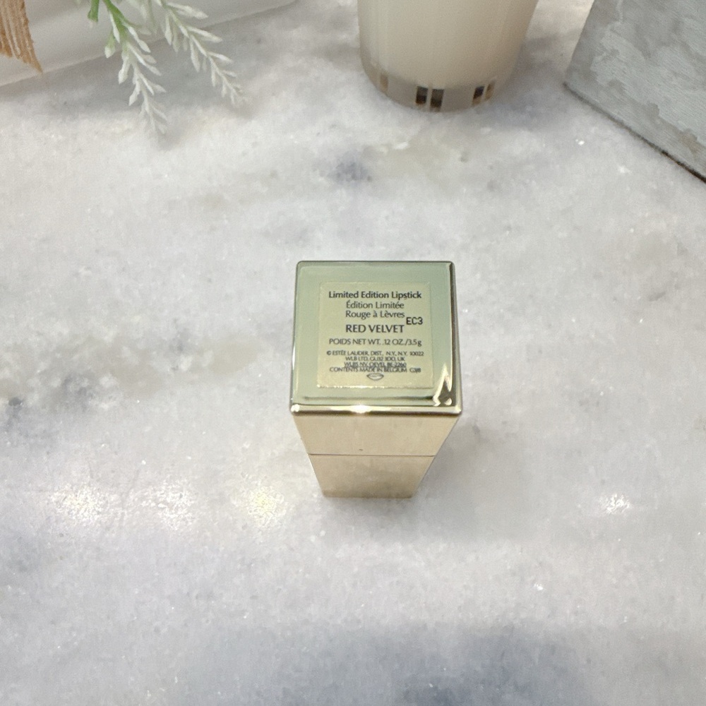 Estée Lauder Limited Edition Lipstick -Red Velvet - Picture 4 of 6